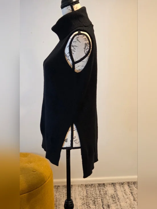 Carmen Marc Valvo Sleeveless Turtleneck Sweater - Black Size S. - Picture 7 of 15